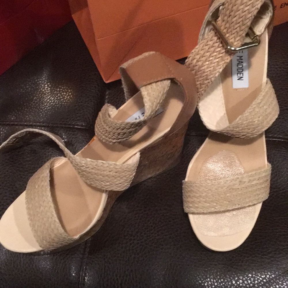 Unique straw platforms with cork wedges